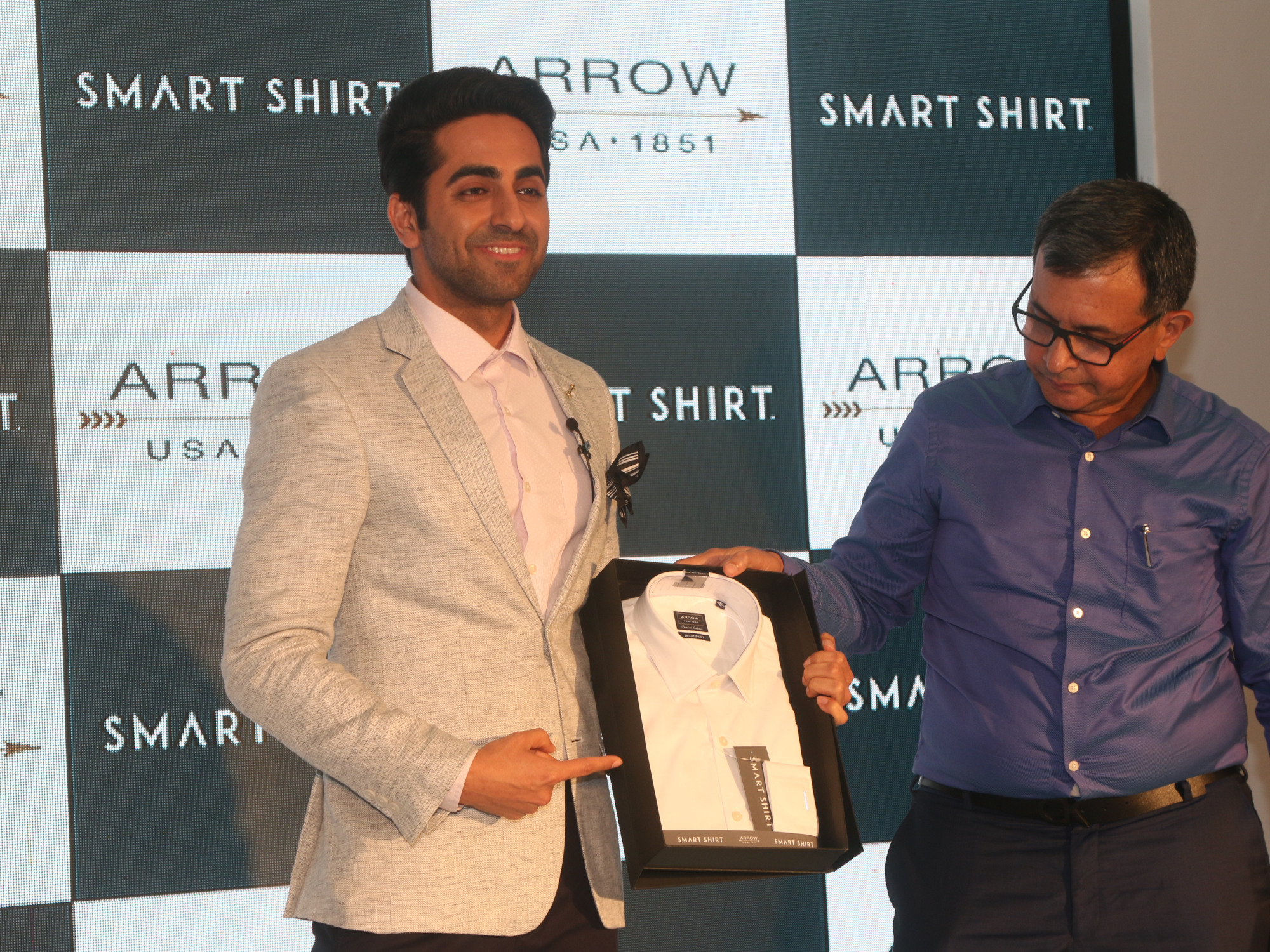 ayushmann-khurana-smart-shirt-news-affinity