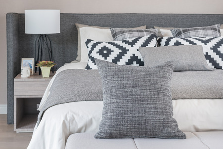 How To Arrange Pillows On A Bed For Comfort 3